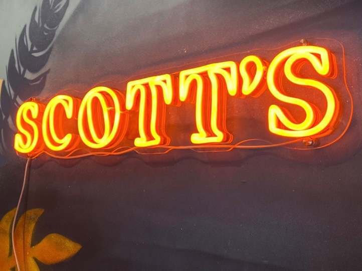 Schildering Scott’s Tavern